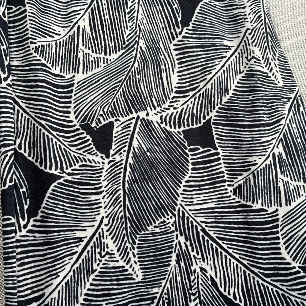 Arolina Small Flared Palazzo Resort Wear in black and white with a palm pattern - Picture 4 of 7
